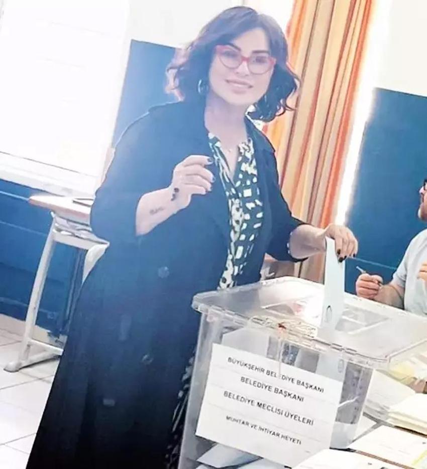 Ünlülerin sandık heyecanı: Kimi dakikalarca bekledi, kimi zarfı sandığa atamadı