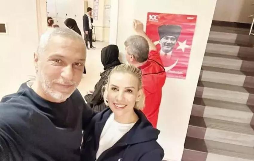 Ünlülerin sandık heyecanı: Kimi dakikalarca bekledi, kimi zarfı sandığa atamadı