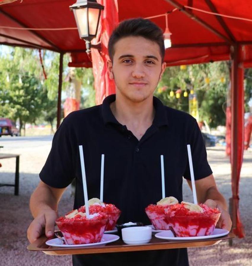 Sıcaklık değerleri arttı vatandaşlar akın etti! Günde 300 tane satılıyor