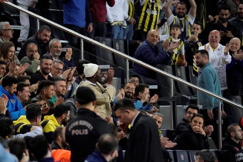 Fenerbahçe - Adana Demirspor maçında kavga çıktı! Murat Sancak çılgına döndü, Mert Hakan'ı böyle tersledi