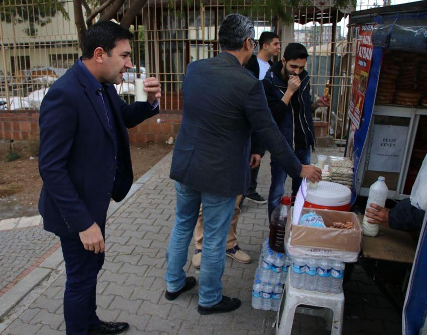 Ayrana gizli formül ekleyip satış rekoru kırdı! Adanalı seyyar satıcı buldu