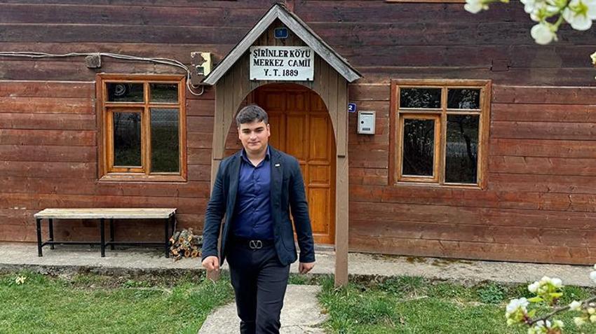 Şirinler köyünün genç muhtarı! Yaşın küçük sana oy vermezler demişlerdi