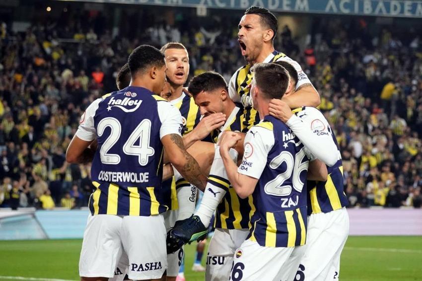 Ali Koç, İsmail Kartal'a hediye etti! Maçtan sonra özel olarak söylemiş: Bu daha başlangıç