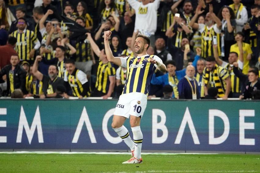 Ali Koç, İsmail Kartal'a hediye etti! Maçtan sonra özel olarak söylemiş: Bu daha başlangıç