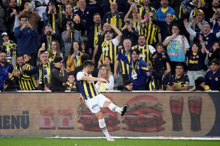 Ali Koç, İsmail Kartal'a hediye etti! Maçtan sonra özel olarak söylemiş: Bu daha başlangıç