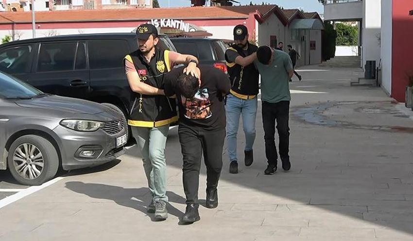 Taksi bulamadıkları için çaldıkları otomobille kaza yaptılar