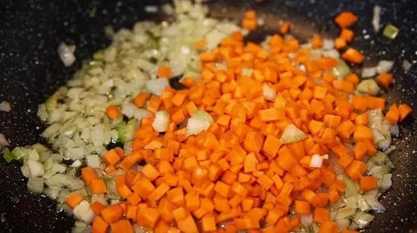 Soğanı yağda kavurmak bunlara sebep oluyor - Bu hataya düşmeyin