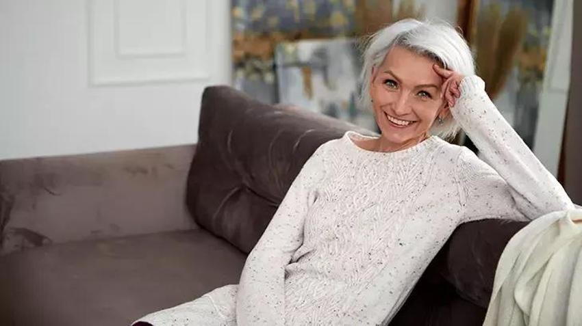 Beyaz saçları kapatmanın doğal yöntemi - Boya yok, kimyasal yok! Her gün takip edin, sonucu görün