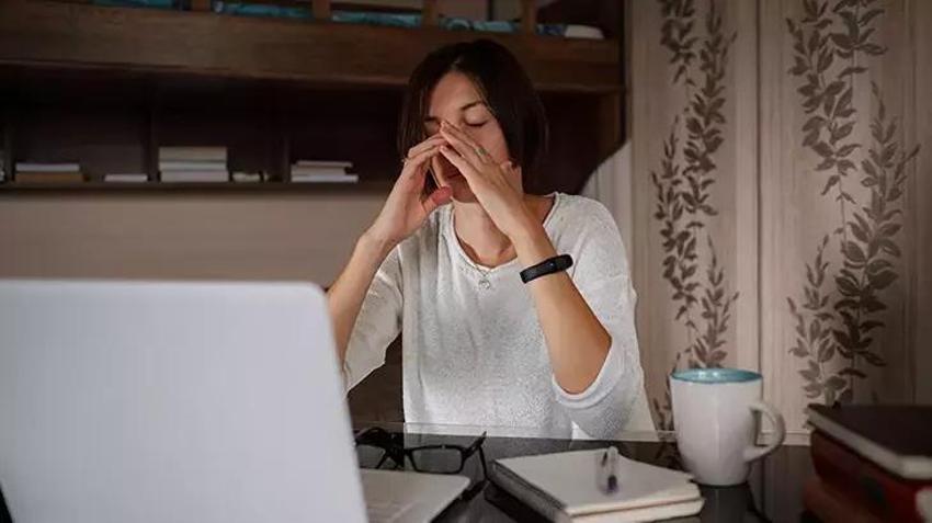 Beyaz saçları kapatmanın doğal yöntemi - Boya yok, kimyasal yok! Her gün takip edin, sonucu görün