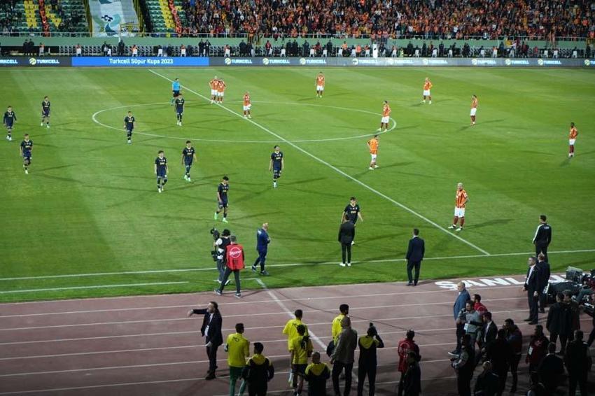 Süper Kupa finali dünya basınında gündem oldu: Türkiye'de eşi görülmedik sahneler