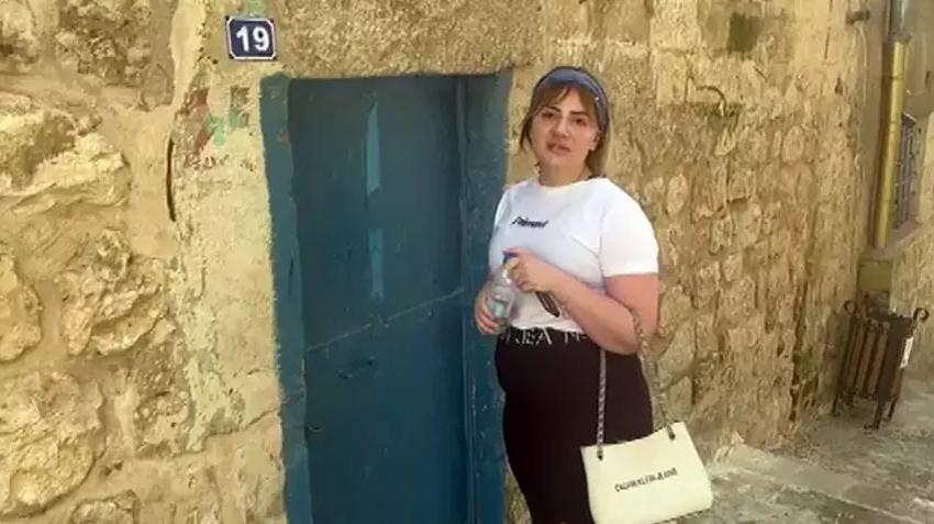 Bir haftadır evde mahsur kalan kedi sahibi ikna edilerek kurtarıldı