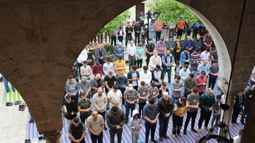 Bayram namazı saatleri (10 Nisan 2024) Ramazan Bayramı namazı saat kaçta? İL İL Bayram Namazı saatleri