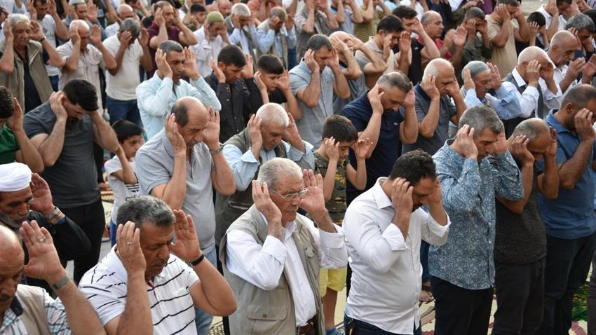 Bayram namazı saatleri (10 Nisan 2024) Ramazan Bayramı namazı saat kaçta? İL İL Bayram Namazı saatleri
