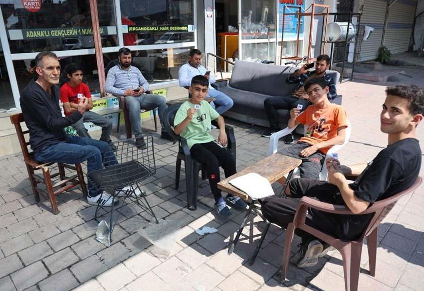 Banka sırası değil, tıraş kuyruğu! "Sıranın gelmesi 2 saati buluyor"