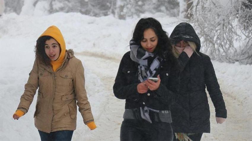 Lapa lapa kar gece yarısı bastıracak: Sıcaklıklar daha da düşecek! İstanbul dahil çok sayıda il için son dakika uyarısı 