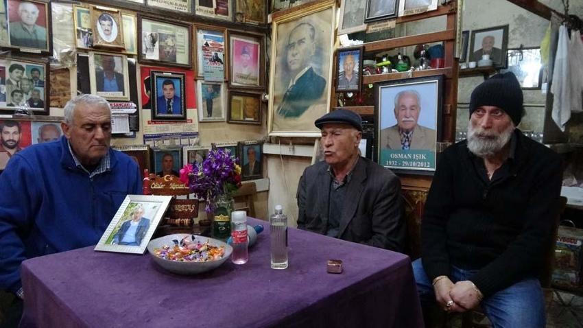 'Ölüler Kıraathanesi'nde buruk bayramlaşma! Kuran okundu, dualar edildi