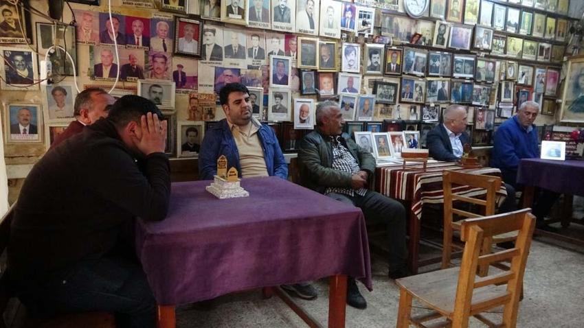 'Ölüler Kıraathanesi'nde buruk bayramlaşma! Kuran okundu, dualar edildi