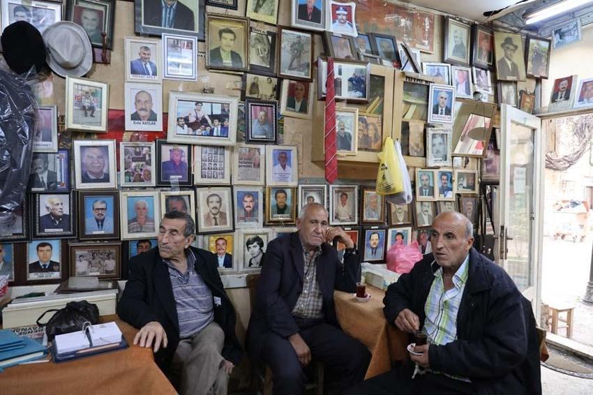 'Ölüler Kıraathanesi'nde buruk bayramlaşma! Kuran okundu, dualar edildi