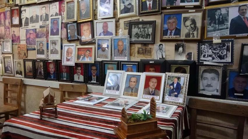 'Ölüler Kıraathanesi'nde buruk bayramlaşma! Kuran okundu, dualar edildi