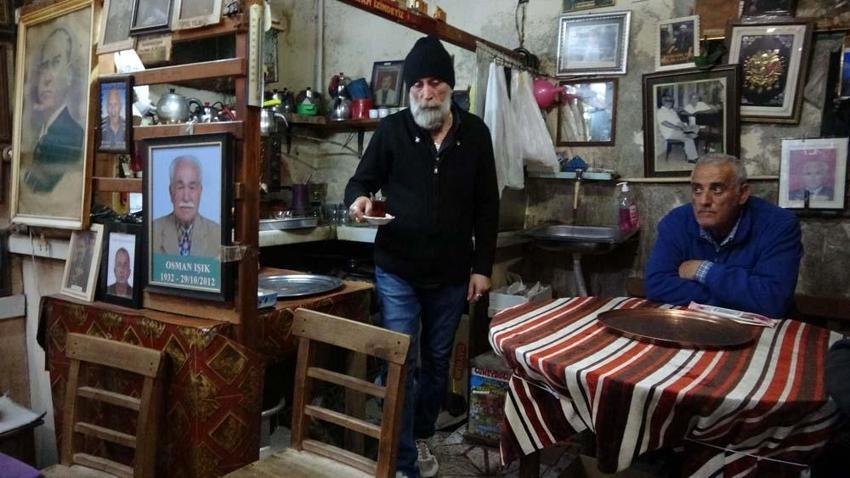 'Ölüler Kıraathanesi'nde buruk bayramlaşma! Kuran okundu, dualar edildi
