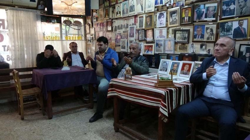 'Ölüler Kıraathanesi'nde buruk bayramlaşma! Kuran okundu, dualar edildi