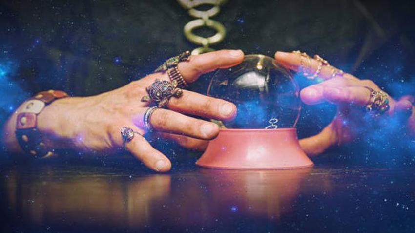 24 saatte aşık etme, sevgiliyi geri getirme, kısmet açma... Falcı, medyum, astrologlar şimdi yandı
