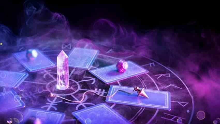 24 saatte aşık etme, sevgiliyi geri getirme, kısmet açma... Falcı, medyum, astrologlar şimdi yandı