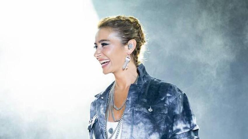Sıla, şarkısını söyleyen Ceyda Düvenci'nin kızına kayıtsız kalmadı