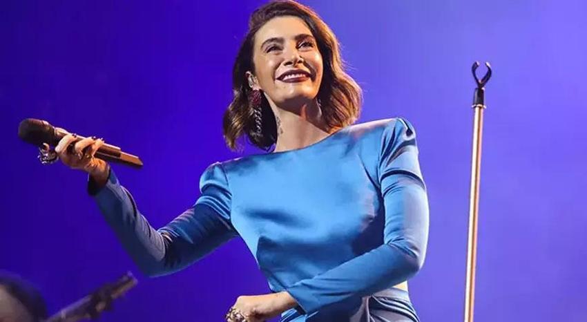 Sıla, şarkısını söyleyen Ceyda Düvenci'nin kızına kayıtsız kalmadı