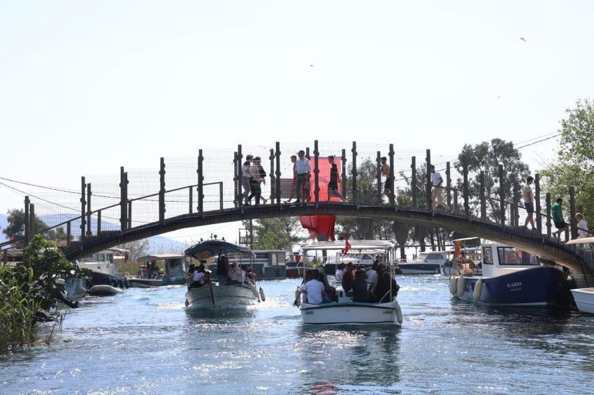 Tatil sezonu erken açıldı! Resmen zirve yaptı, yabancı turistler indirime koştu