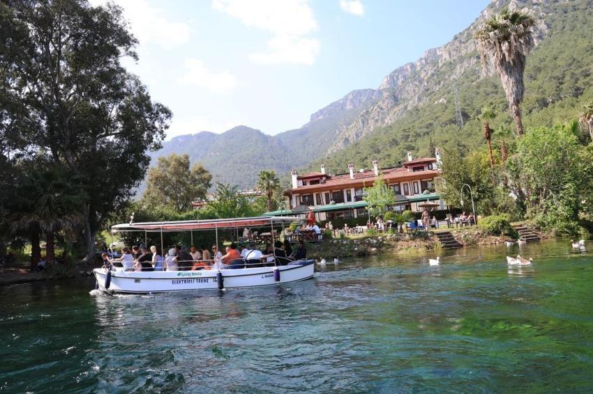 Tatil sezonu erken açıldı! Resmen zirve yaptı, yabancı turistler indirime koştu