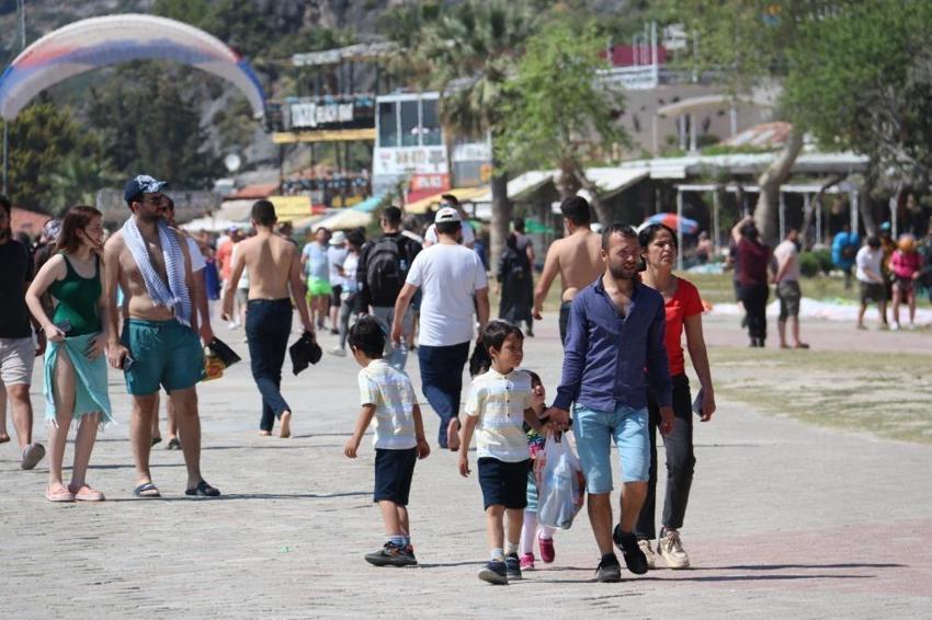 Tatil sezonu erken açıldı! Resmen zirve yaptı, yabancı turistler indirime koştu