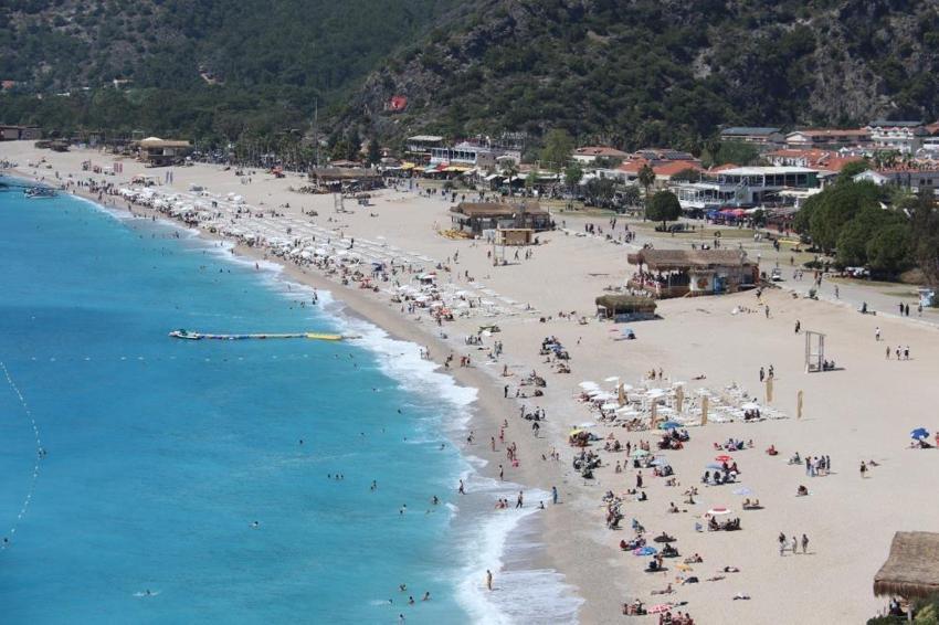 Tatil sezonu erken açıldı! Resmen zirve yaptı, yabancı turistler indirime koştu