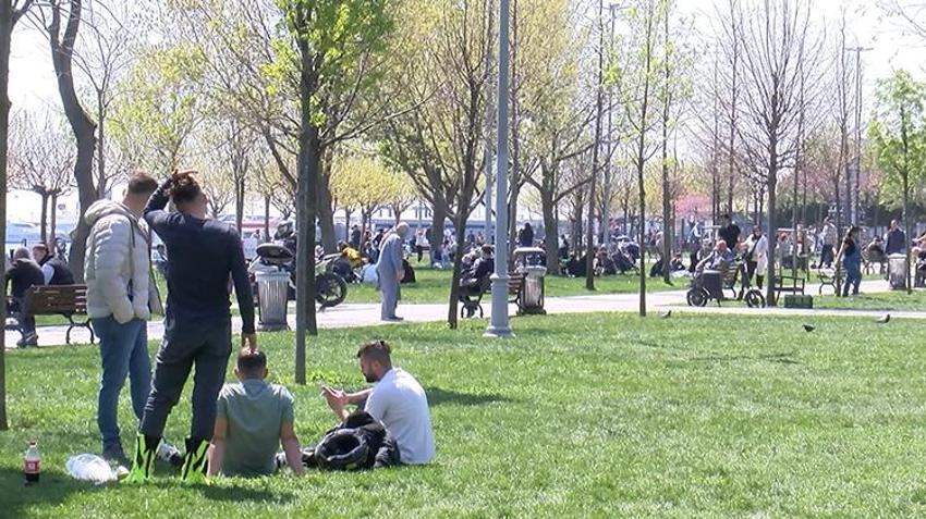 İstanbul'da bayram yoğunluğu! Trafik kilitlendi, her yer doldu taştı