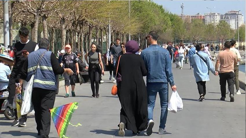 İstanbul'da bayram yoğunluğu! Trafik kilitlendi, her yer doldu taştı
