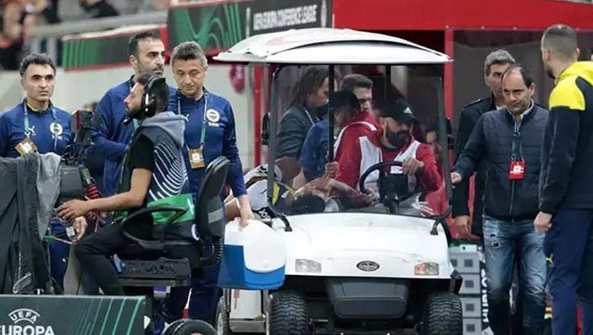 Fenerbahçe'de sakatlık şoku! Yıldız futbolcu oyuna devam edemedi