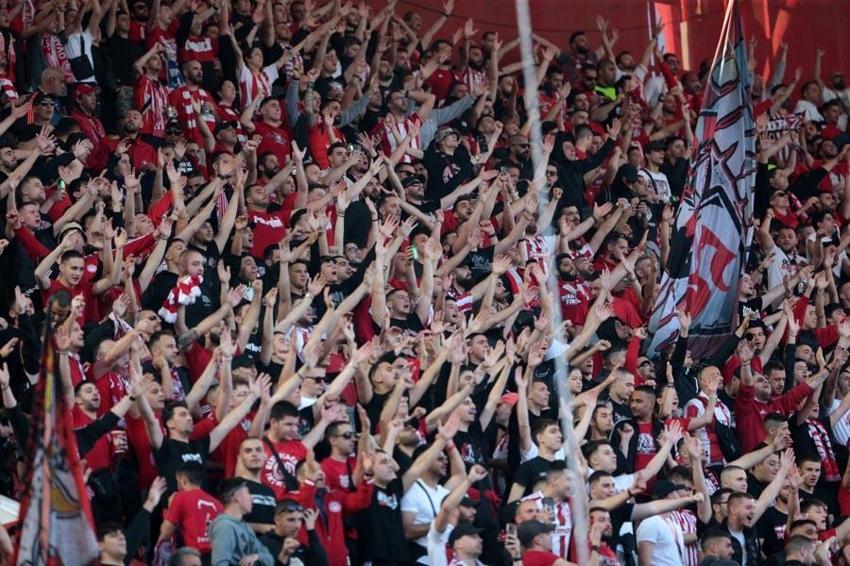 Yunan taraftarlara Edin Dzeko'dan Türk bayraklı cevap! Dikkat çeken tepki