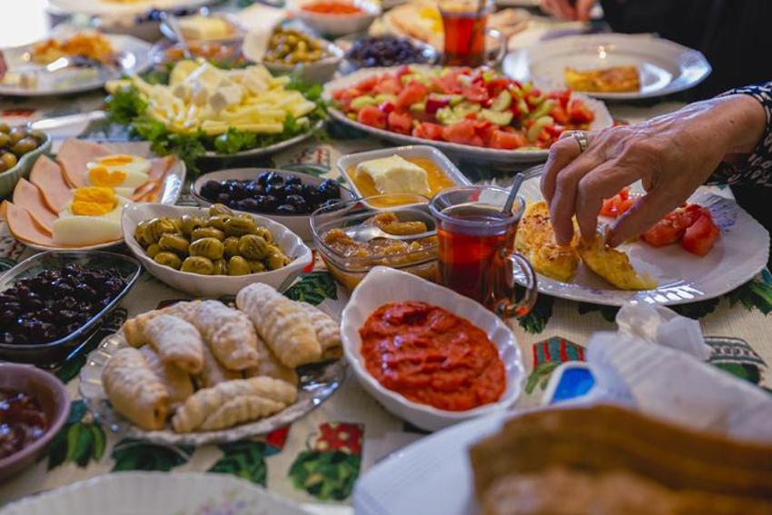 Bayram sonrası ödem ve kilodan kurtulmak zor değil! İşte ödem atıcı çay tarifi