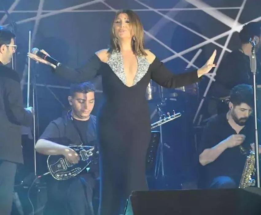 Sibel Can'a hayranından 87 bin TL'lik jest! Boynuna takarak teşekkür etti