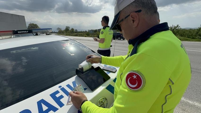 İyi niyet pahalıya patladı! Selektörle sürücüleri uyaran şoföre ceza