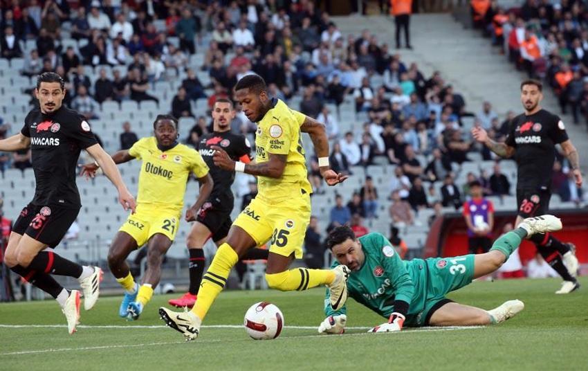 Fatih Karagümrük – Fenerbahçe maçında 3 gol ve 2 kırmızı vardı