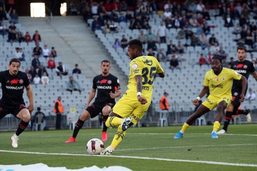 Fatih Karagümrük – Fenerbahçe maçında 3 gol ve 2 kırmızı vardı