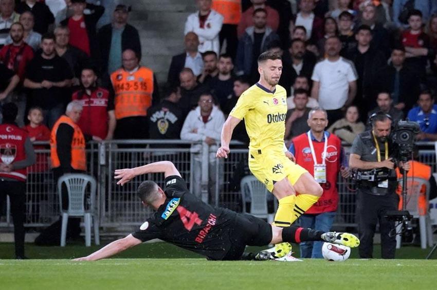 Fatih Karagümrük – Fenerbahçe maçında 3 gol ve 2 kırmızı vardı
