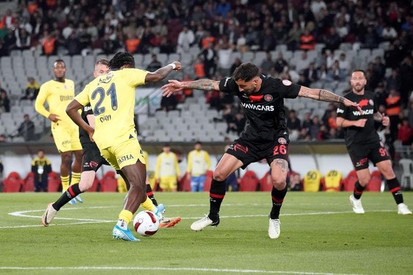 Fatih Karagümrük – Fenerbahçe maçında 3 gol ve 2 kırmızı vardı