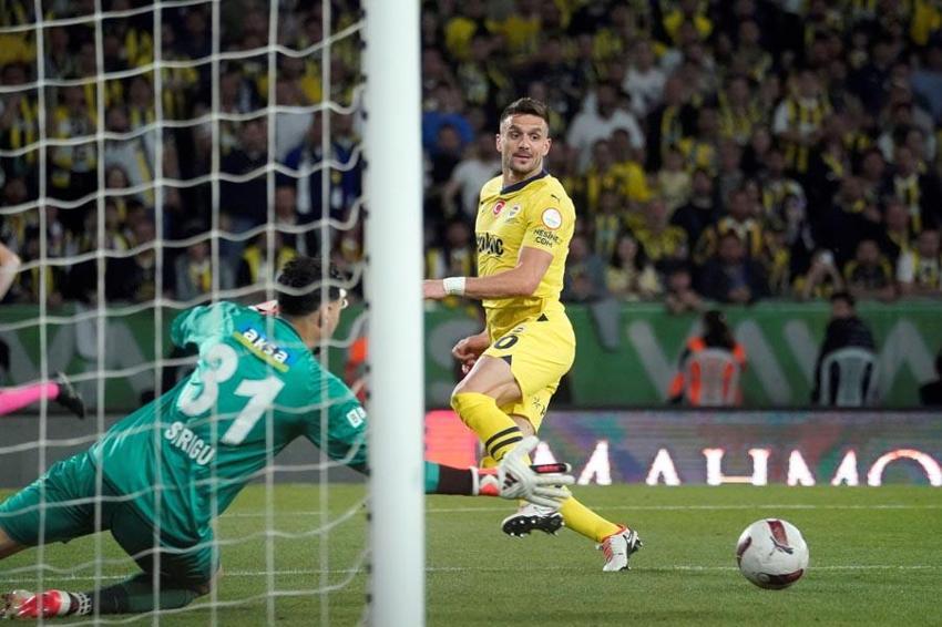 Fatih Karagümrük – Fenerbahçe maçında 3 gol ve 2 kırmızı vardı