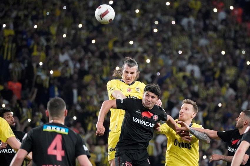 Fatih Karagümrük – Fenerbahçe maçında 3 gol ve 2 kırmızı vardı