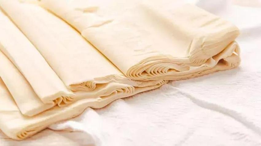 Öğlen atıştırmalığında ağızda çıtır çıtır dağılan börek deneyin - 3 yufka yetiyor