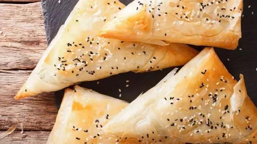 Öğlen atıştırmalığında ağızda çıtır çıtır dağılan börek deneyin - 3 yufka yetiyor