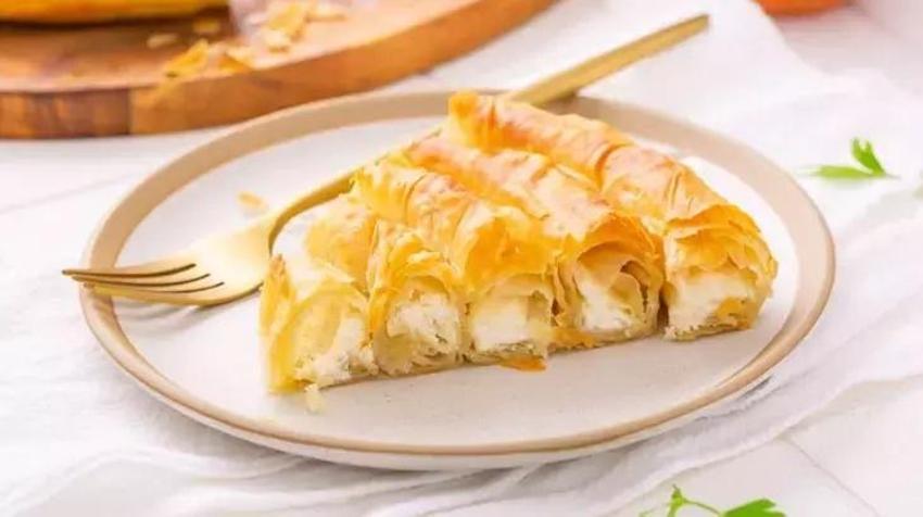 Öğlen atıştırmalığında ağızda çıtır çıtır dağılan börek deneyin - 3 yufka yetiyor
