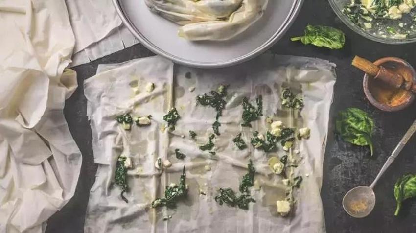 Öğlen atıştırmalığında ağızda çıtır çıtır dağılan börek deneyin - 3 yufka yetiyor